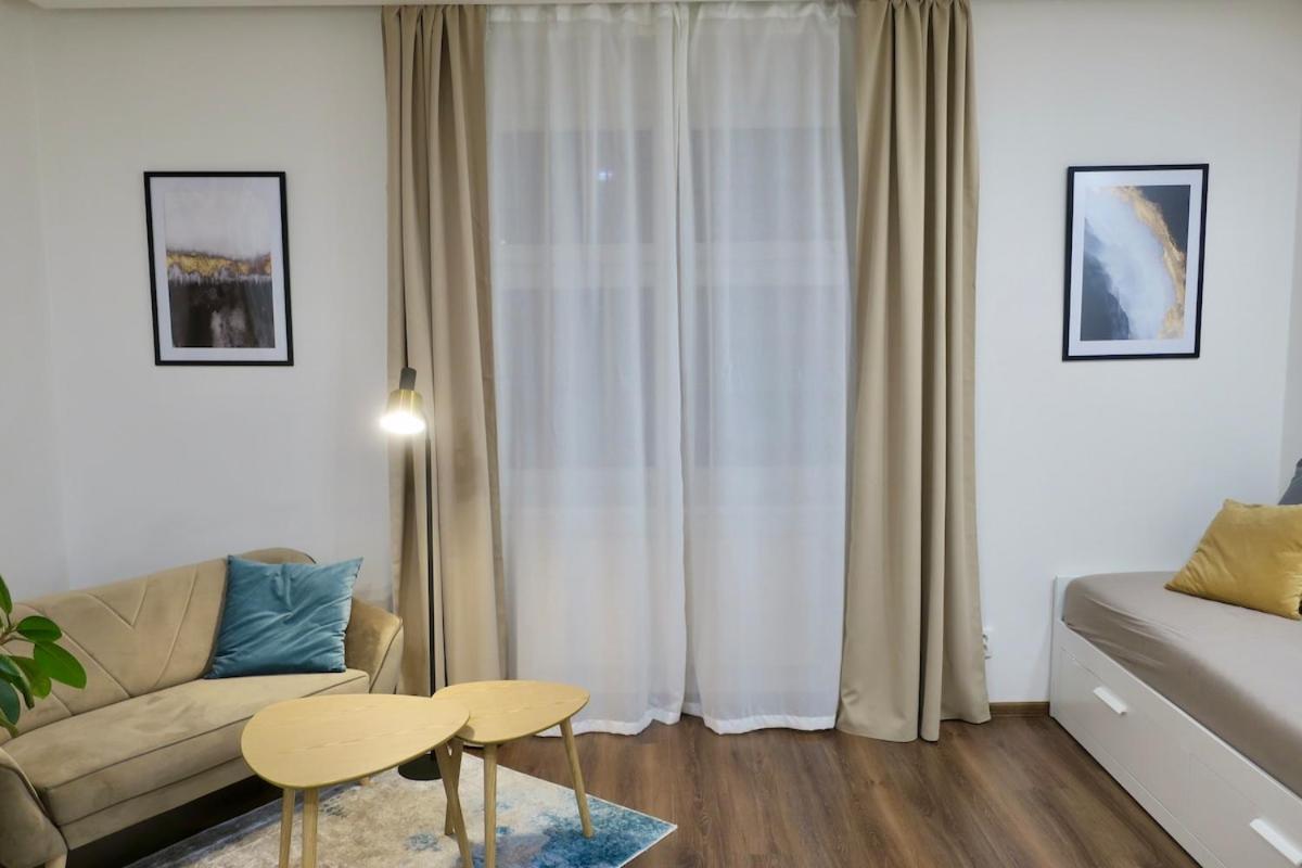 Apartment Charm Deco Near Old Town, All-friendly