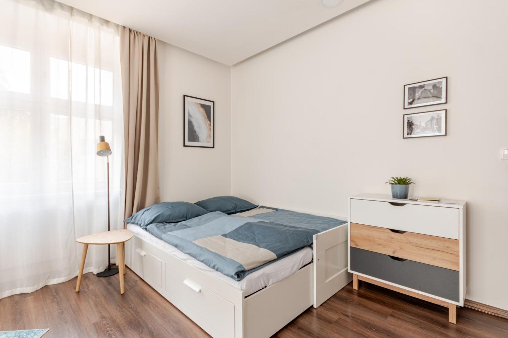 Charm Deco Near Old Town, All-friendly Apartment *
